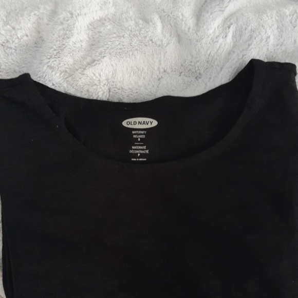Old Navy maternity t-shirt - Picture 2 of 3